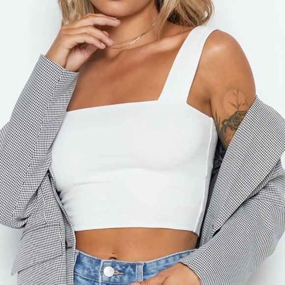 Women White Top Hot - Picture 1 of 12